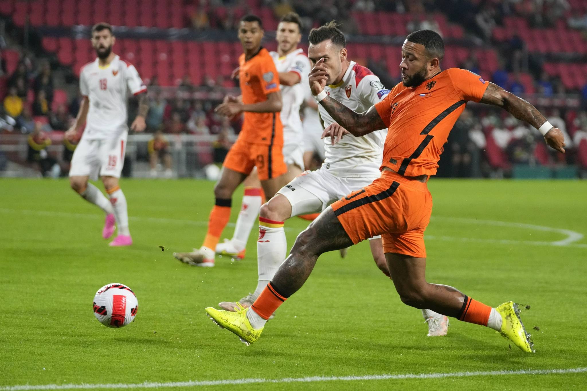 激情四射！欧洲足球赛场上演经典对决的简单介绍