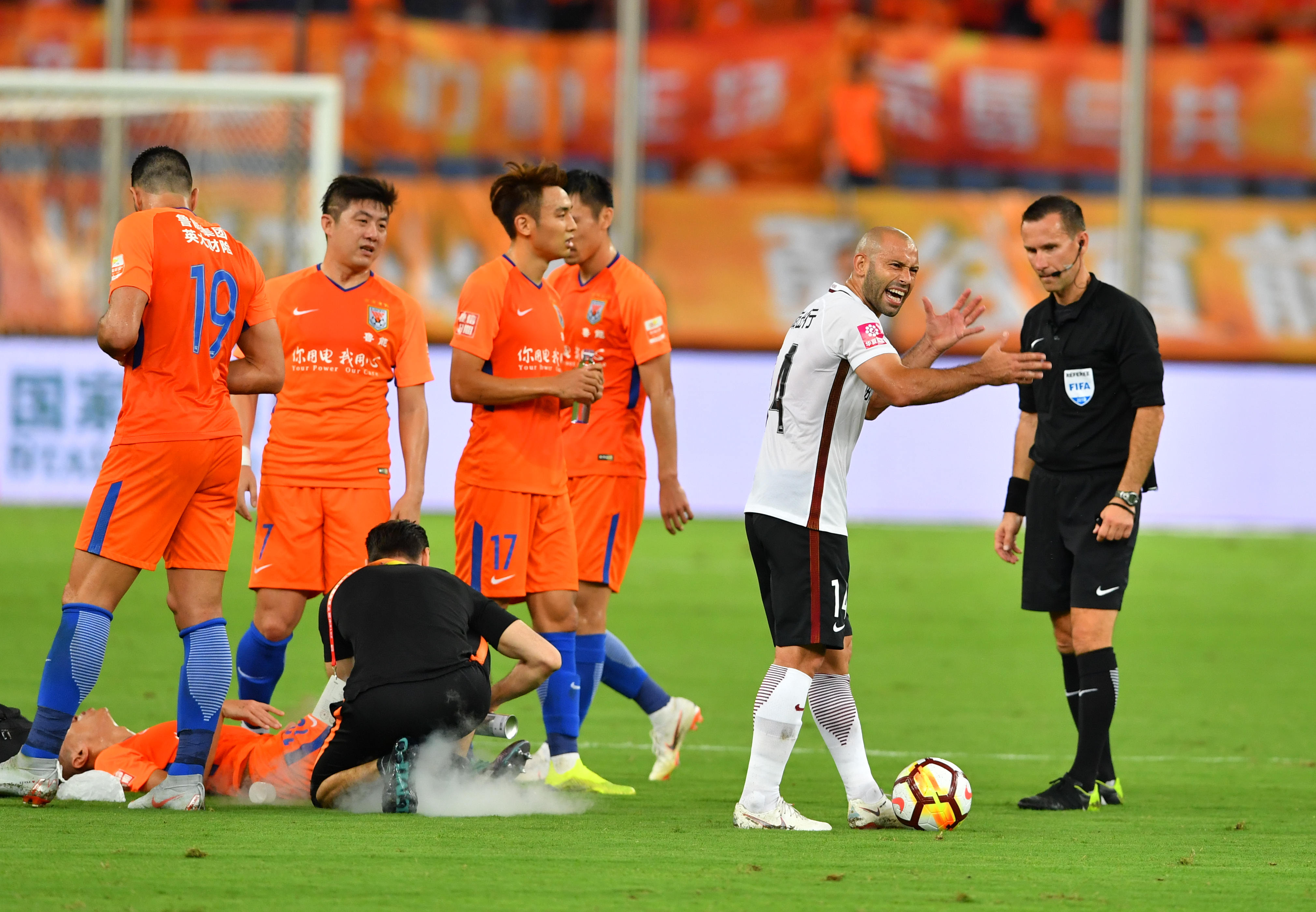 中超强队PK：广州恒大对决山东鲁能