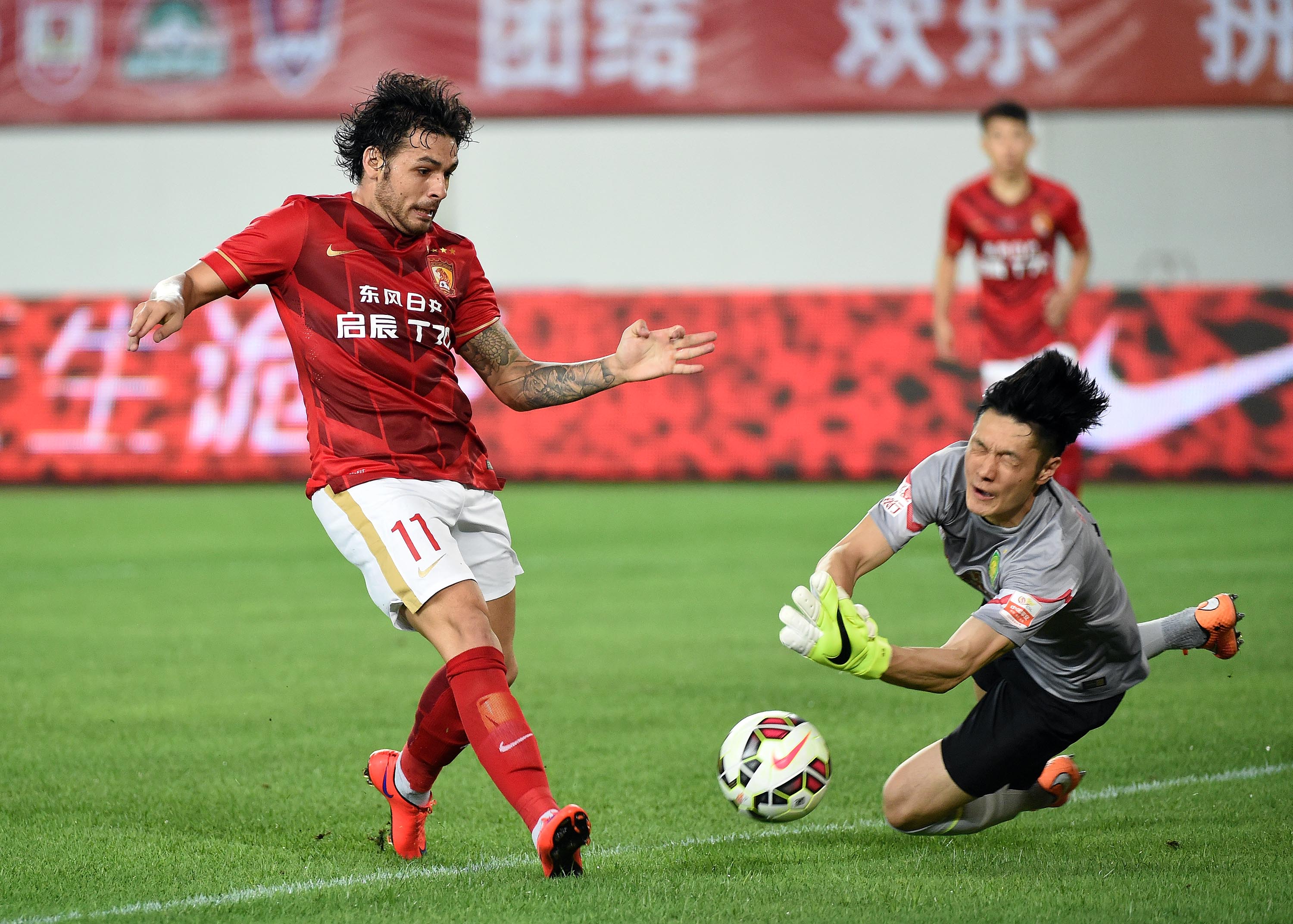 新赛季足球比赛精彩上演，队员实力不容小觑的简单介绍