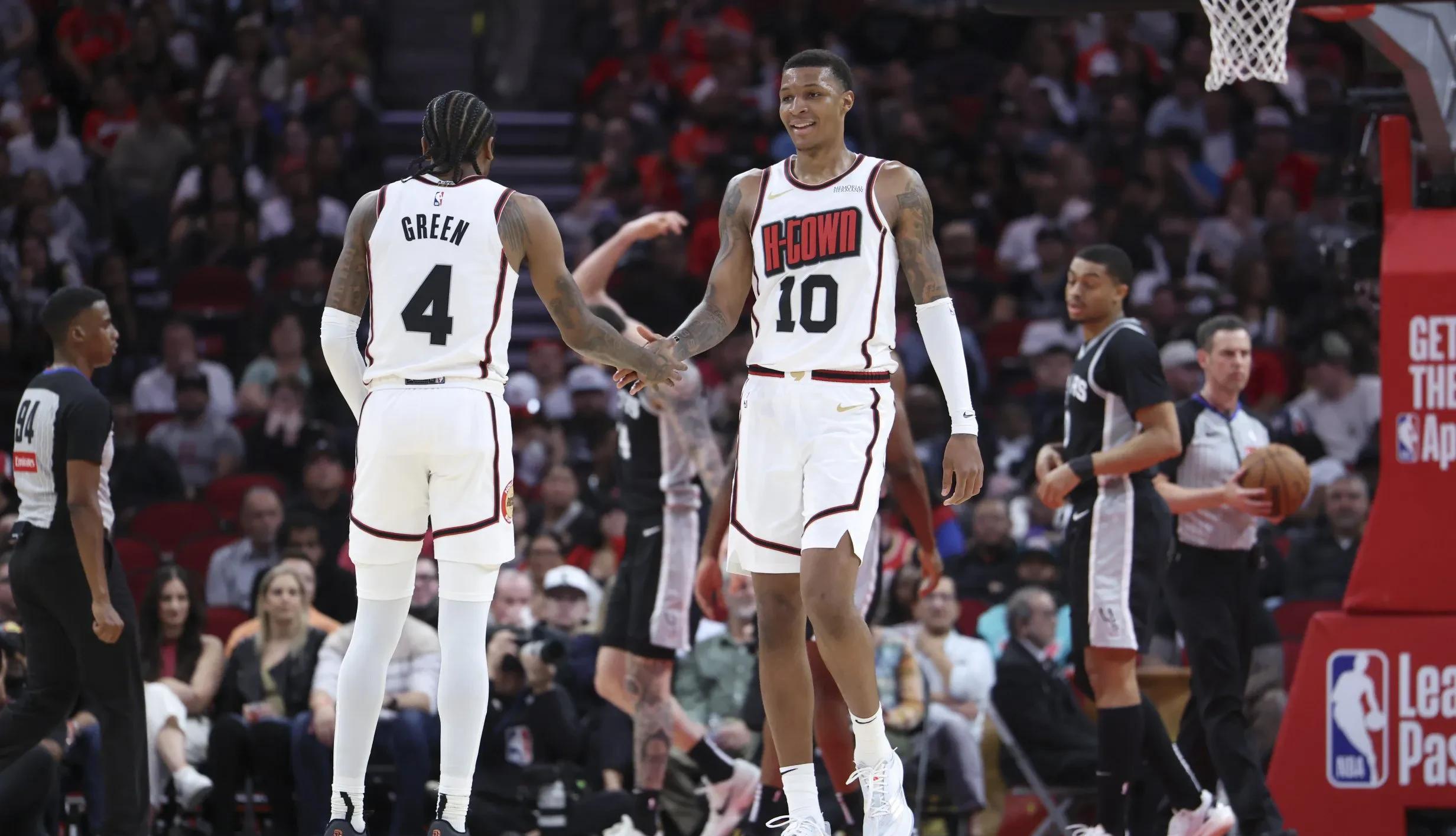 火箭以微弱优势险胜鹈鹕，惊险卫冕