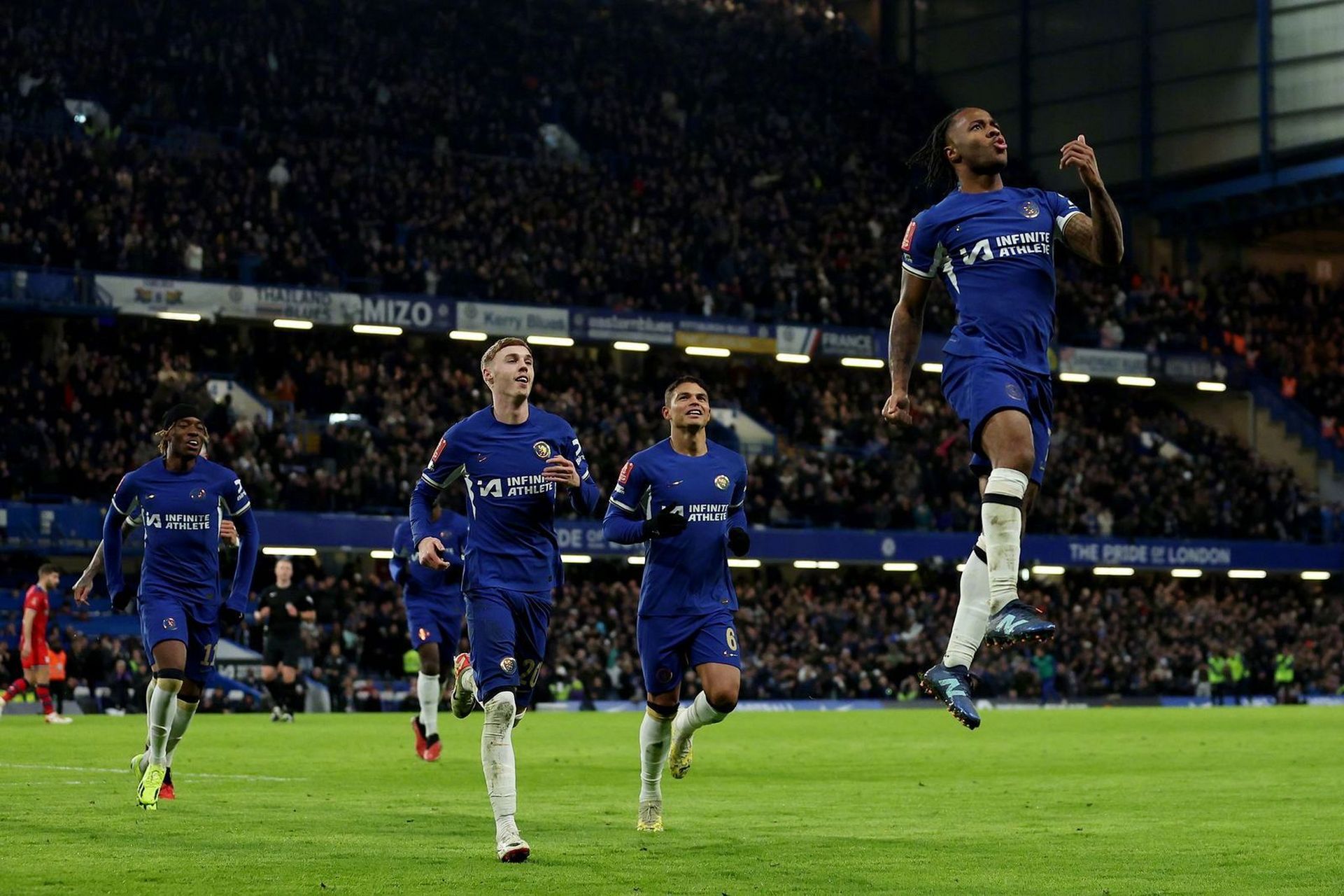 开云下载-切尔西主场大胜，冲击英超联赛前四