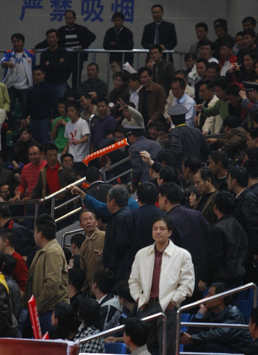 开云体育登录-球迷疯狂讨论篮球职业比赛的最新热点的简单介绍