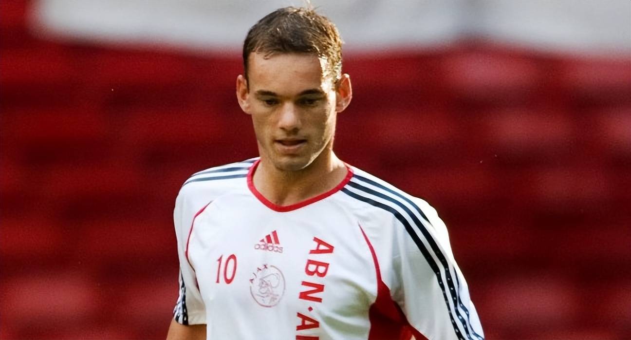 阿贾克斯出局欧冠，青训球员迸发表现的简单介绍