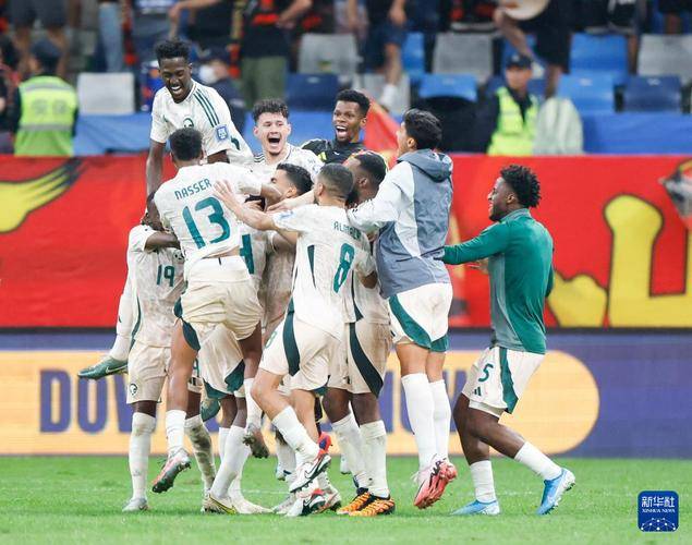 精彩回顾：顶级球队交锋引发热议的简单介绍