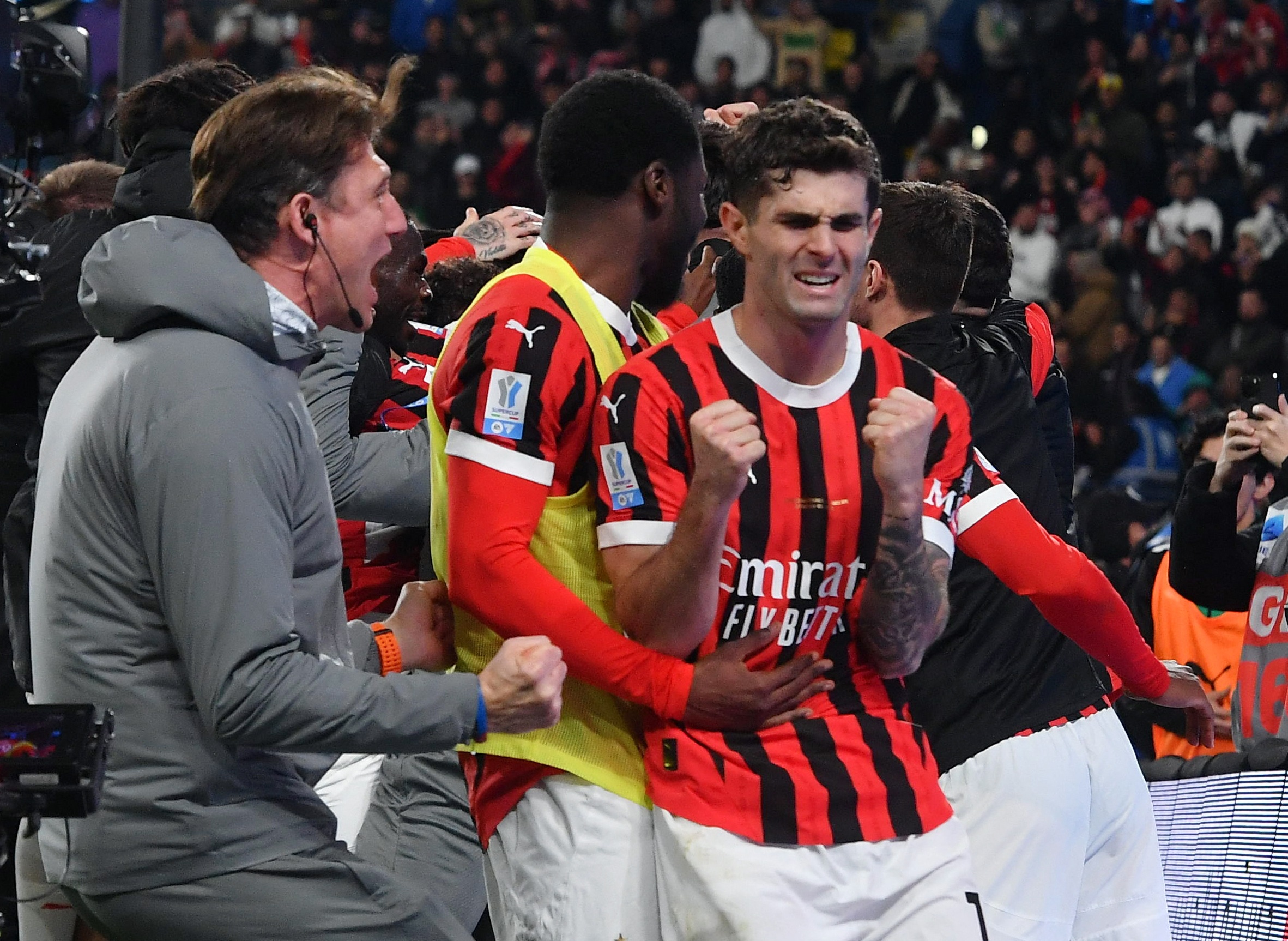 意大利足球盛况空前，AC米兰队夺冠在望