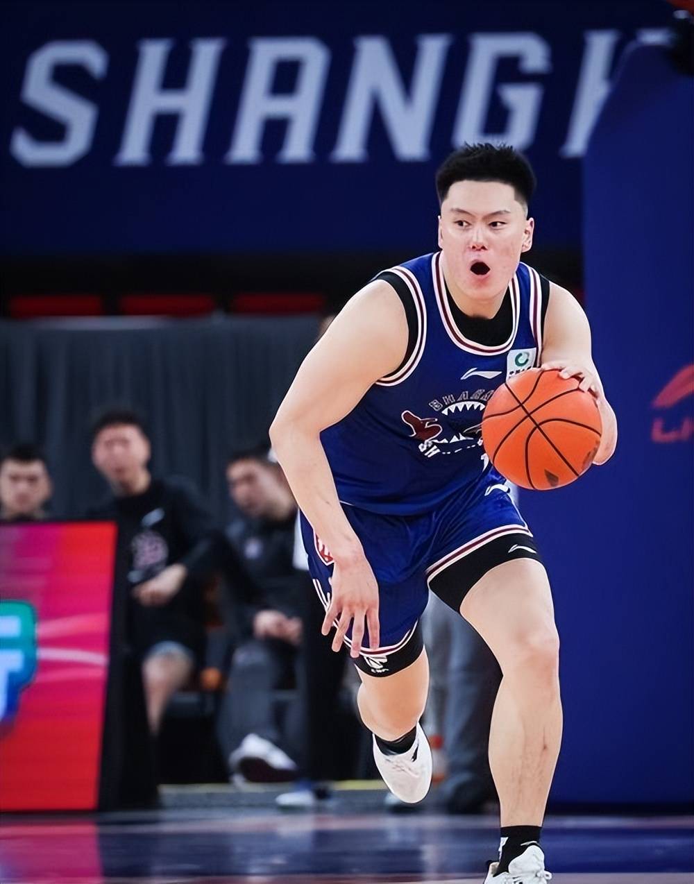 江苏男篮士气高昂，取得胜利