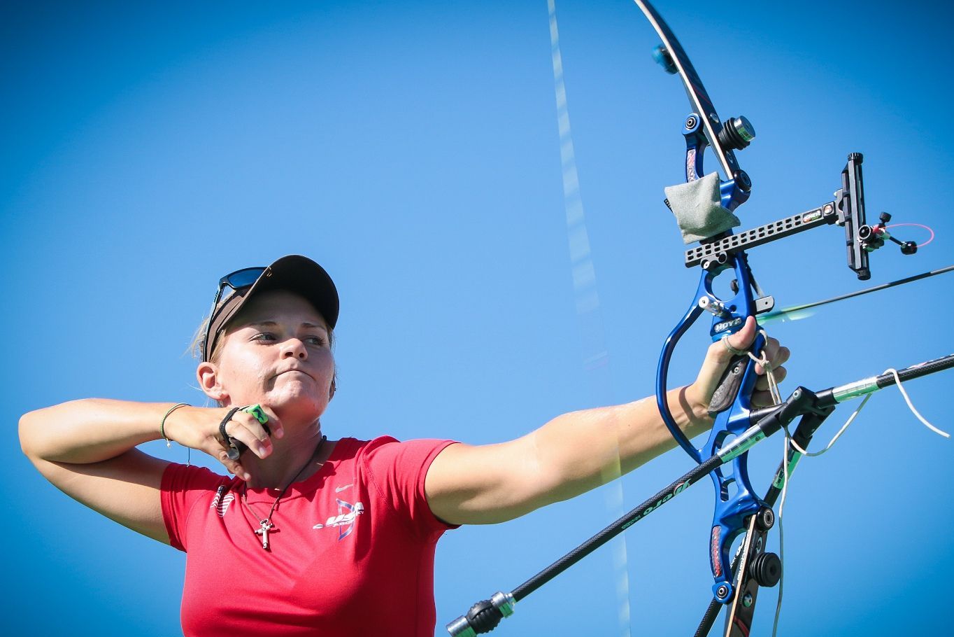 开云体育入口-一箭穿心！法国射箭选手稳定发挥