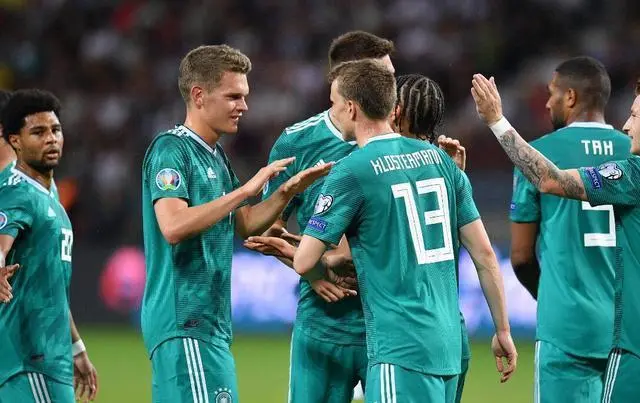 包含爱沙尼亚主场不敌匈牙利，小组形势堪忧的词条