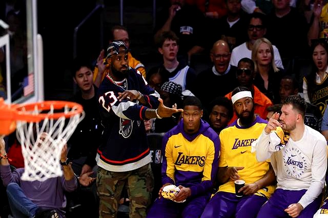 湖人新援表现抢眼，詹姆斯期待新赛季挑战