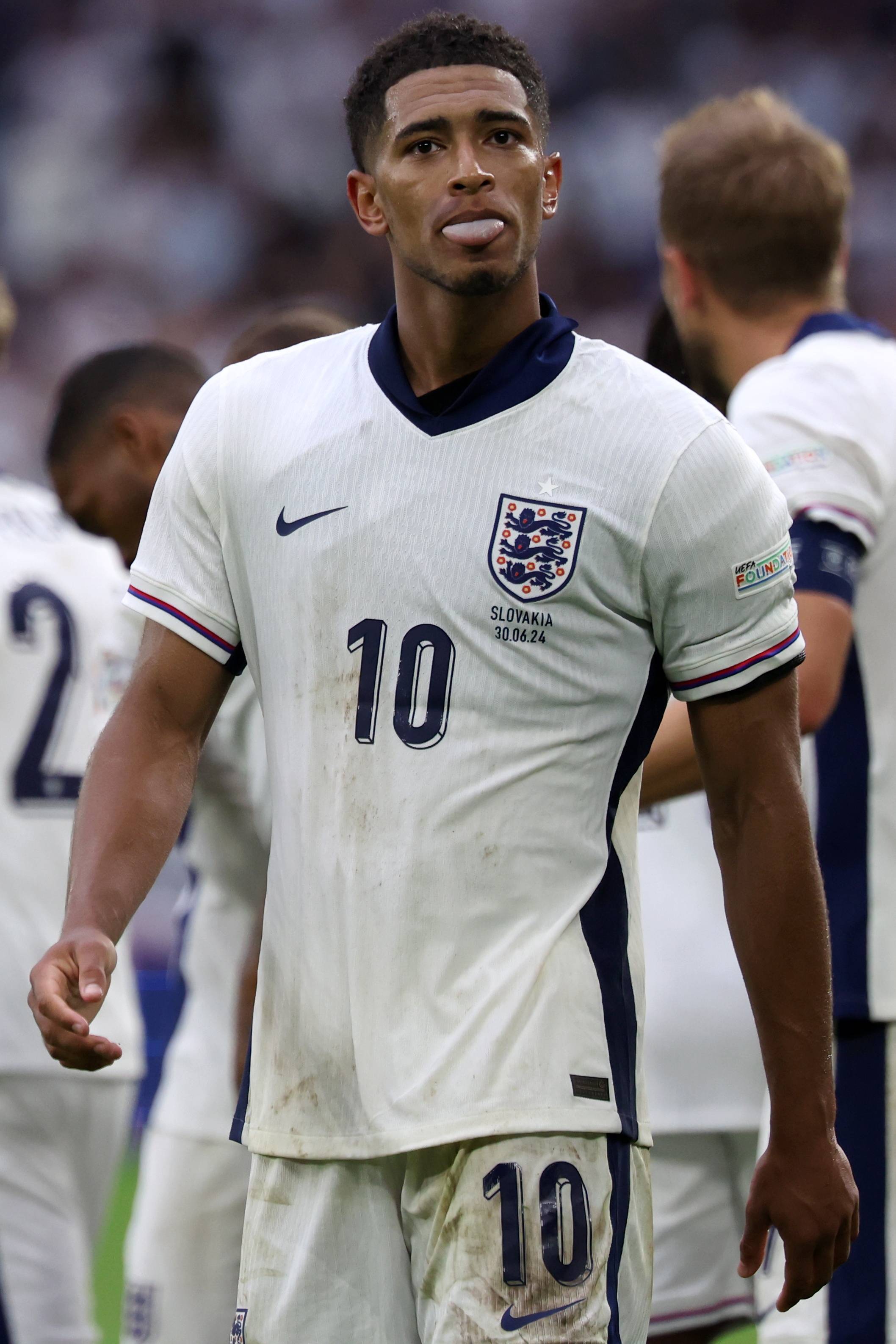 开云平台-英格兰大破对手淘汰赛晋级欧洲杯竞争激烈