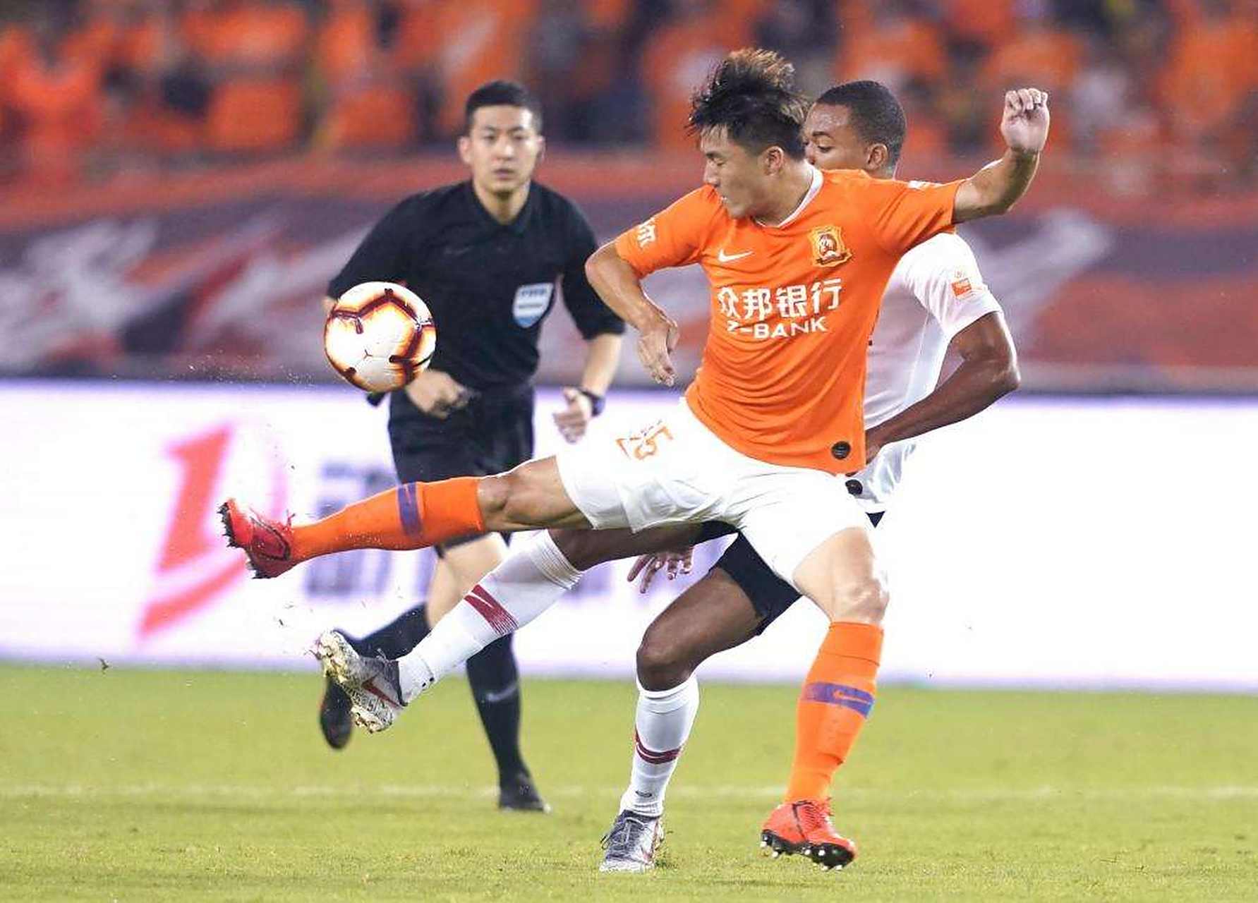 开云体育APP下载-深圳佳兆业做客武汉卓尔，遭遇可惜失利