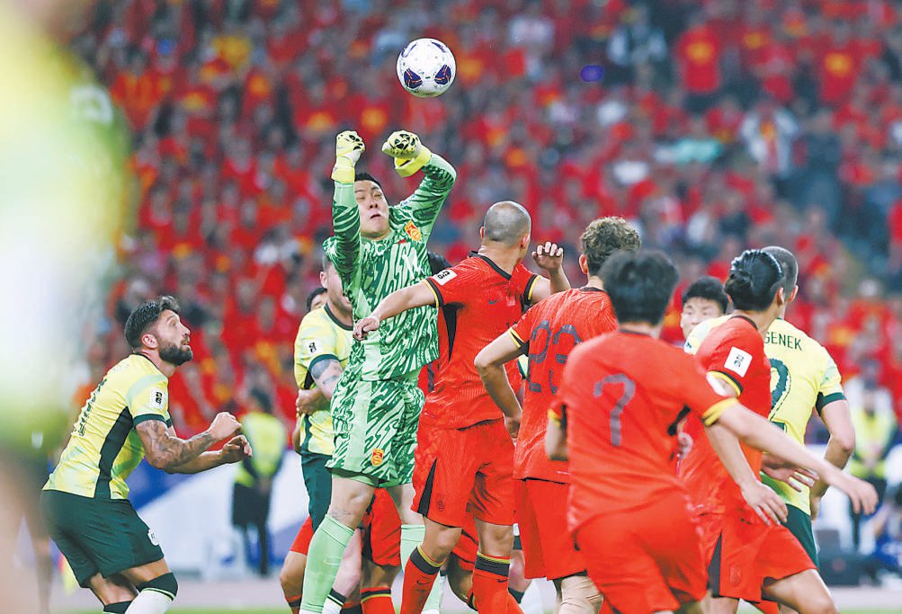 沃尔夫斯堡队长力挺守门员在比赛中的表现