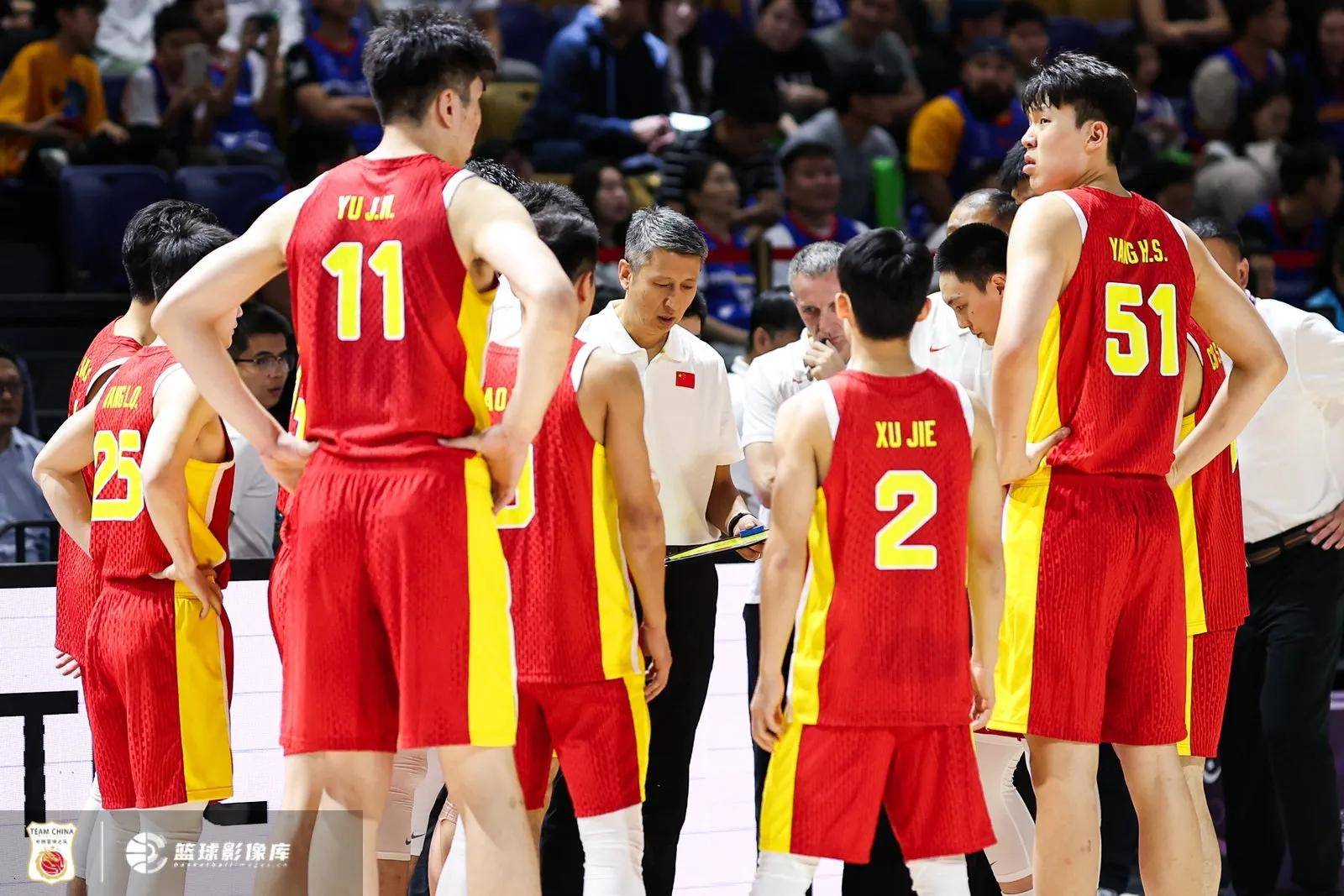 亚洲杯男篮比赛精彩纷呈，日本队表现抢眼