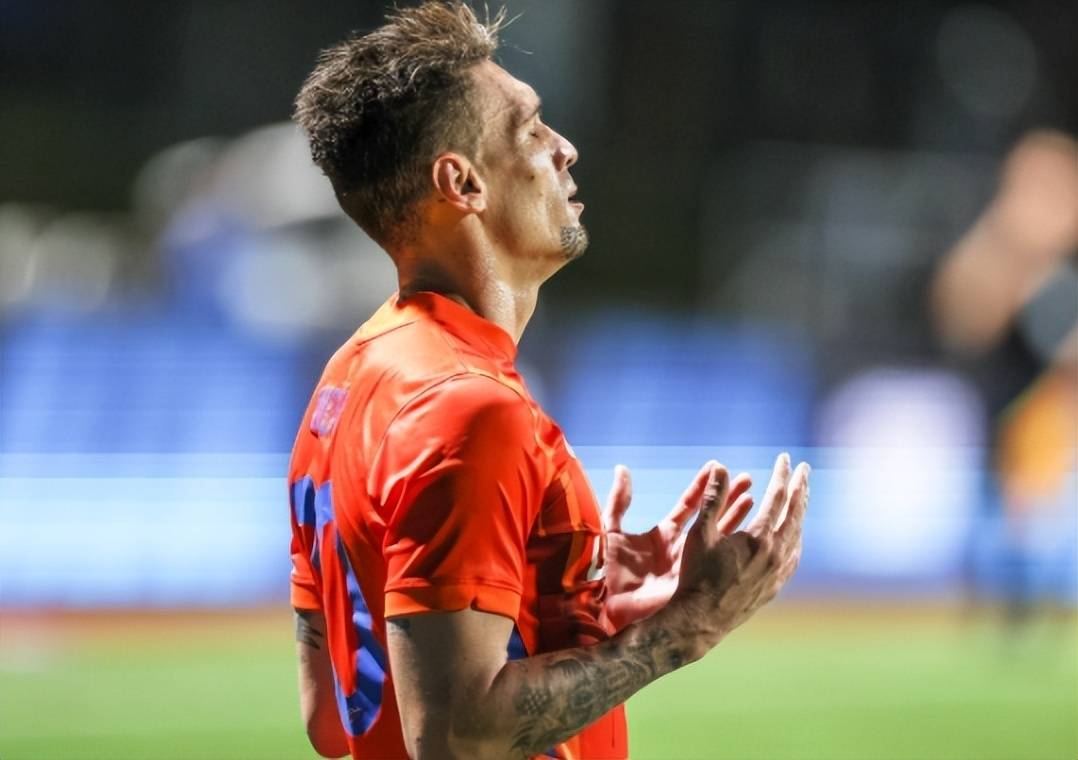 开云体育app-年轻球员崭露头角，表现抢眼引发球迷热议