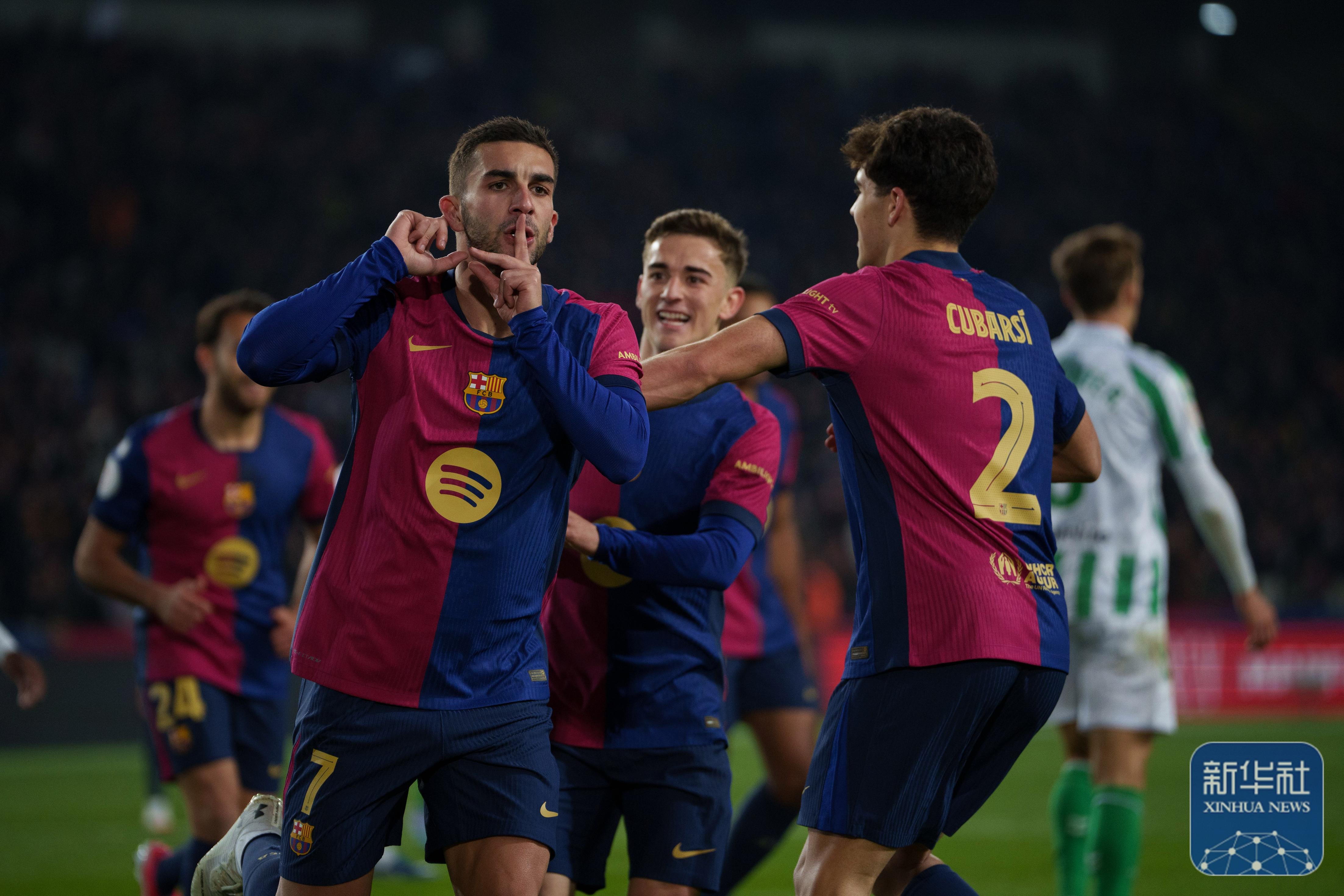 开云体育在线-巴塞罗那客场挑战皇家社会：西甲豪门对决