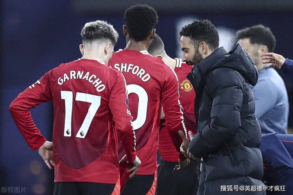 开云体育入口-曼联主场惨败，球迷愤怒嘘声噬下全场