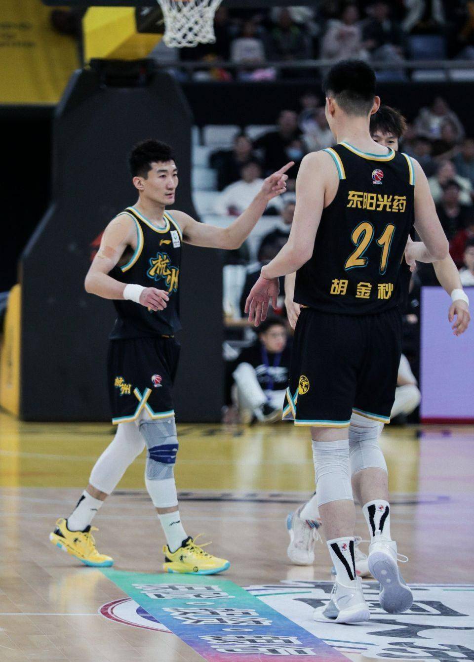 开云体育APP下载-关于广厦男篮险胜山西男篮，保持不败纪录的信息