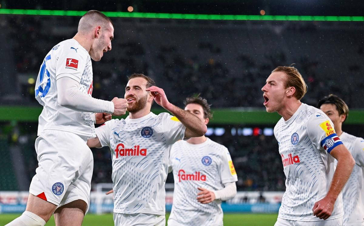 基尔主场完胜沃尔夫斯堡，提前一轮锁定保级资格