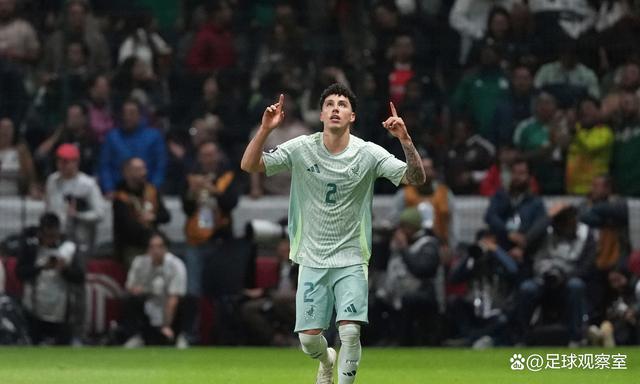 墨西哥足球明星表现突出，成为焦点