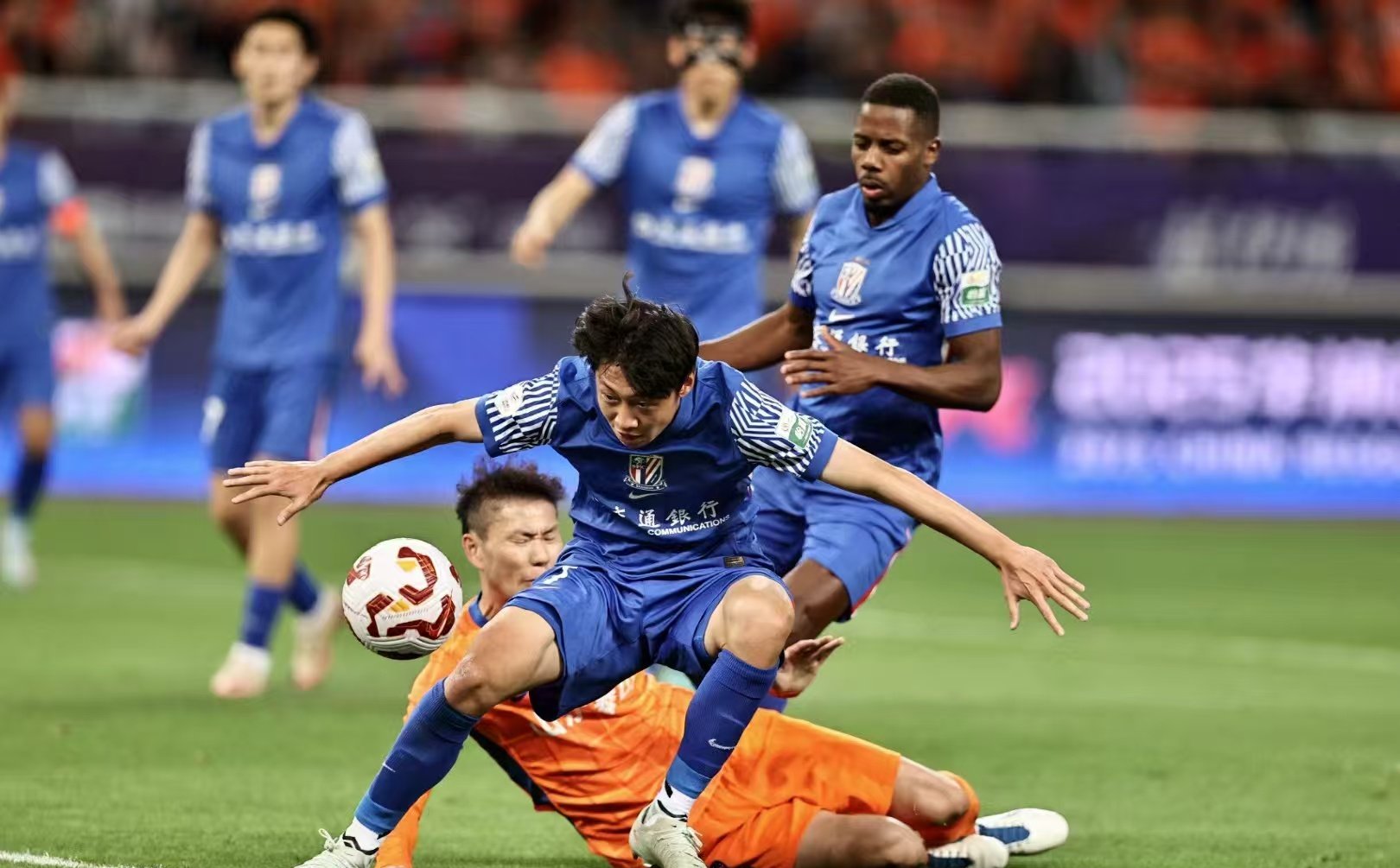 开云体育-亚洲足球豪门球队实力悬殊在比赛中显现