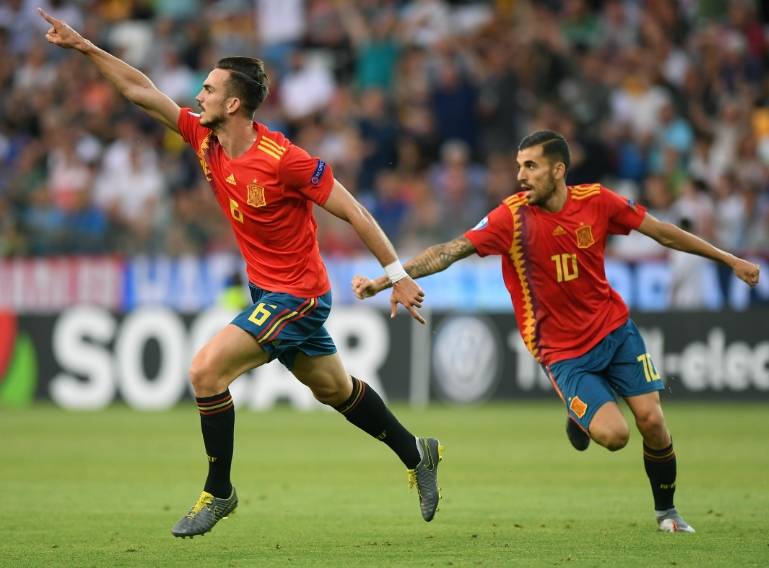 欧国联比赛精彩纷呈，赛场上演绝佳表现