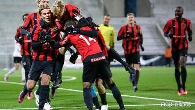 卡皮丹继续领跑积分榜，主场完胜