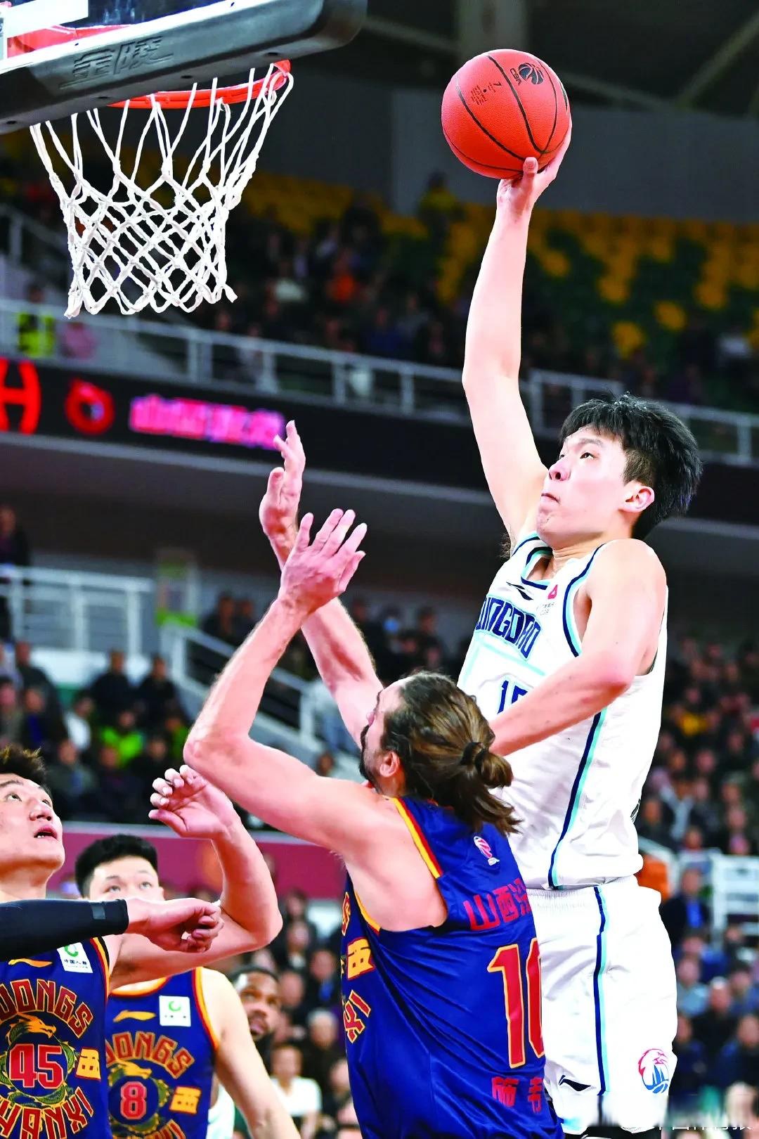 包含宁夏队遭遇连败，教练组进行战术调整的词条