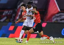 开云平台-PSV恩菲哈港2-2战平巴塞尔，出线存争议！的简单介绍