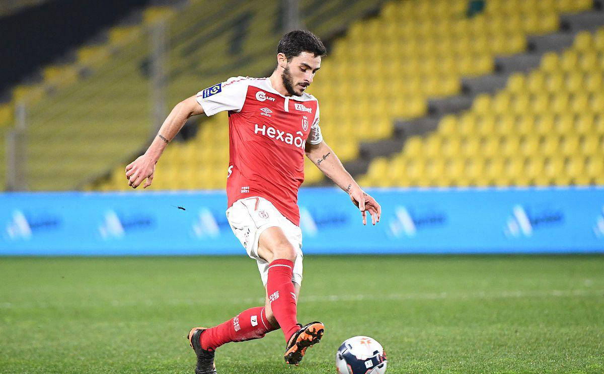 布莱顿主场告负，艰难保级征程