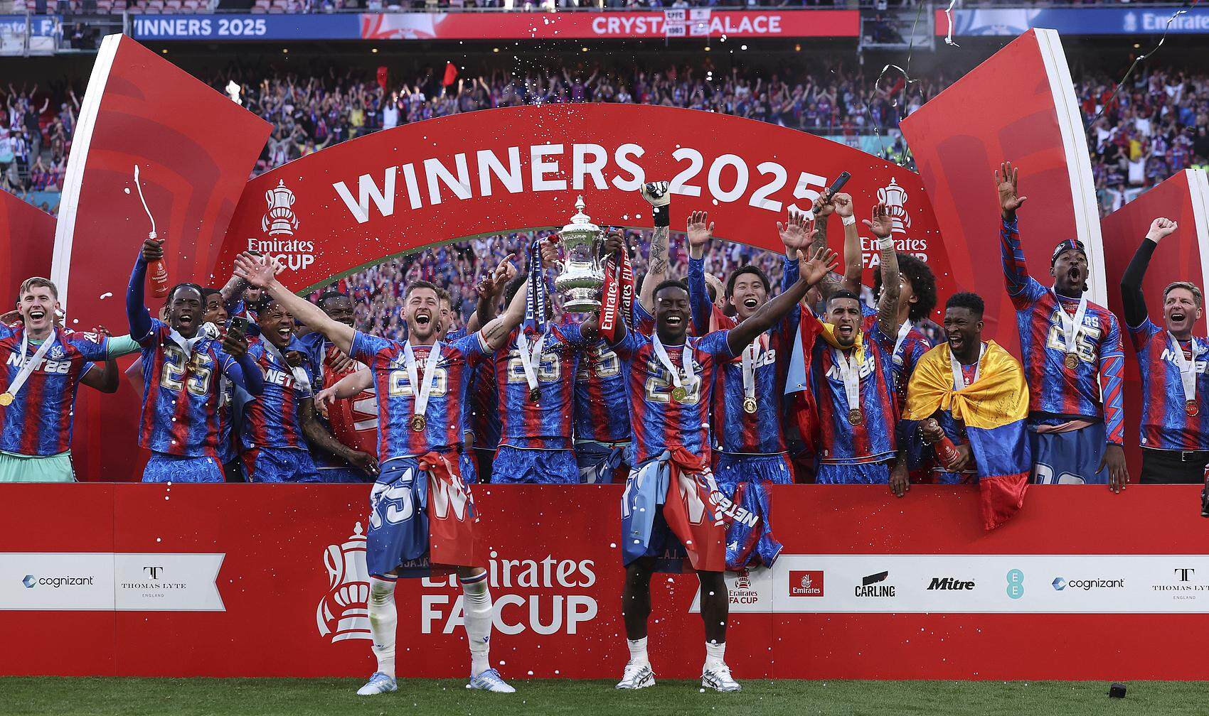 水晶宫中场大将连场进球，成为球队得分王的简单介绍