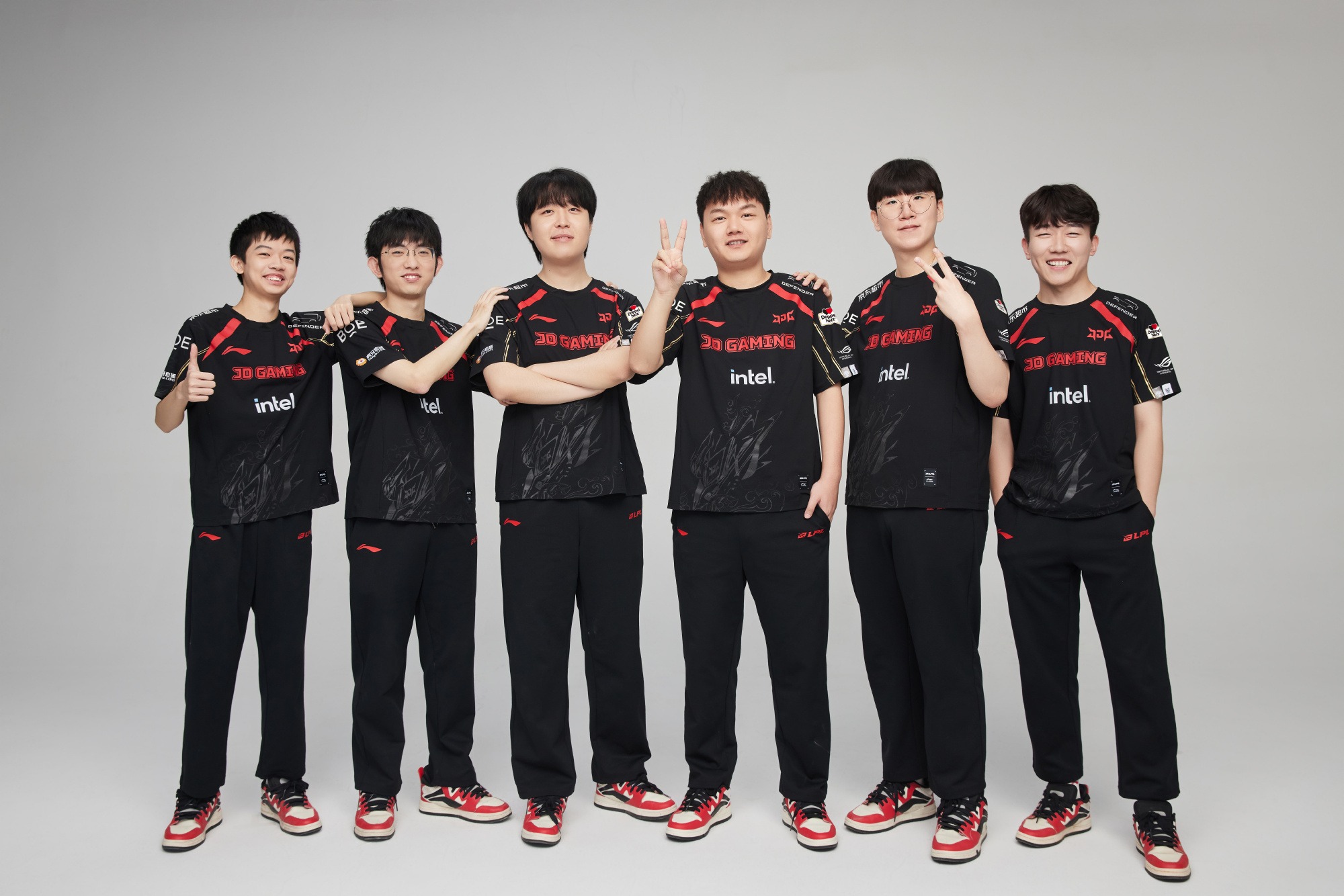 开云体育官网-包含FNC横扫JDG，Canyon团战一打五宿敌对决2025世界赛，锁定晋级资格的词条