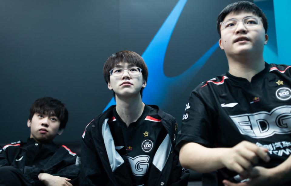 开云体育官网-SHR翻盘FLY，Uzi线上压制力十足激烈交锋入围赛，锁定晋级资格的简单介绍