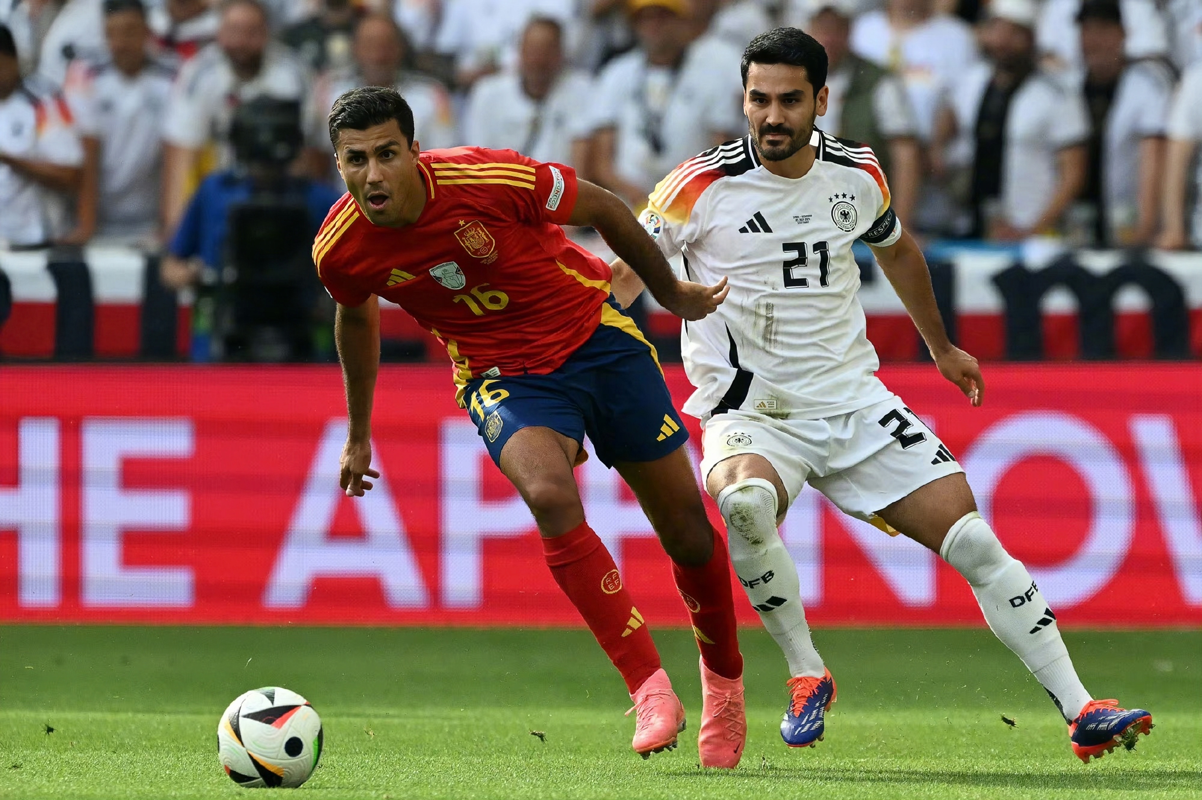 开云体育APP下载-关于足球欧洲杯大幕即将开启，球迷心中激荡的信息