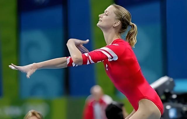俄罗斯体操选手斩获桥梁表演金牌,惊艳全场 俄罗斯体操选手斩获桥梁表演金牌,惊艳全场