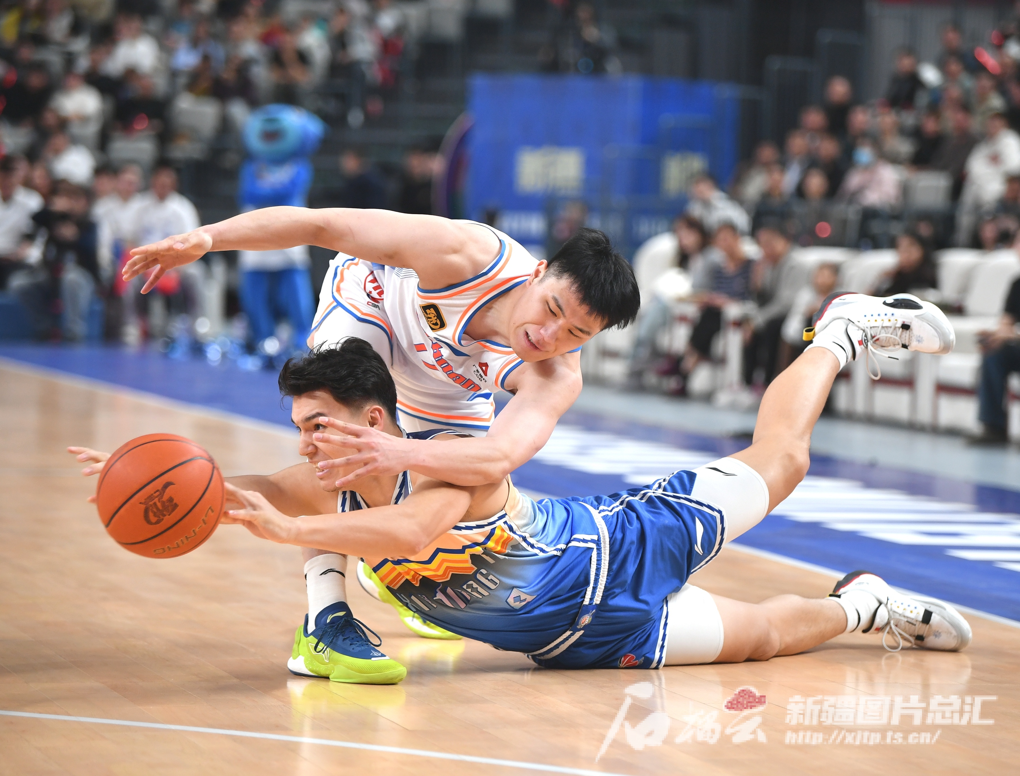 开云体育下载-新疆队在比赛中击败山西，取得胜利