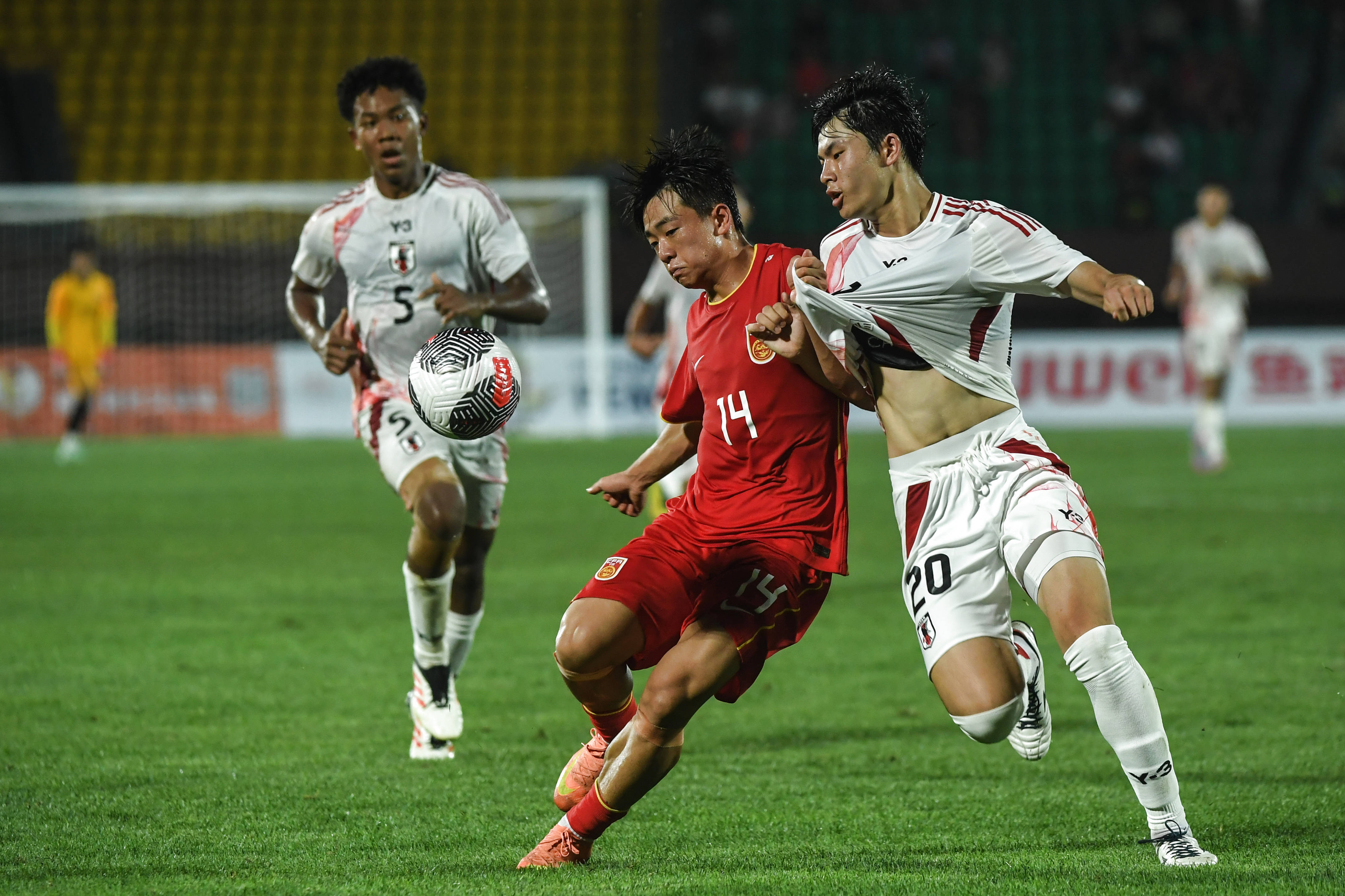 亚洲足球赛:日本队发挥稳定 亚洲足球赛:日本队发挥稳定