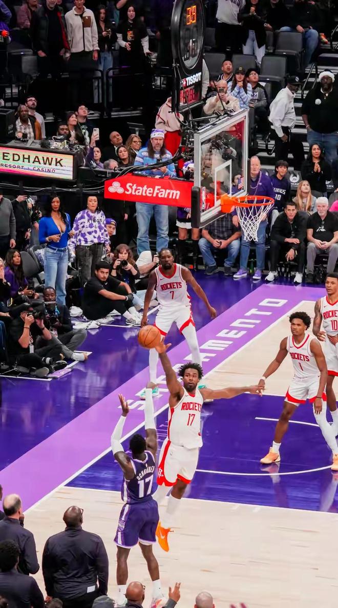 开云APP-国王碾压山东队，德罗赞点燃赛场