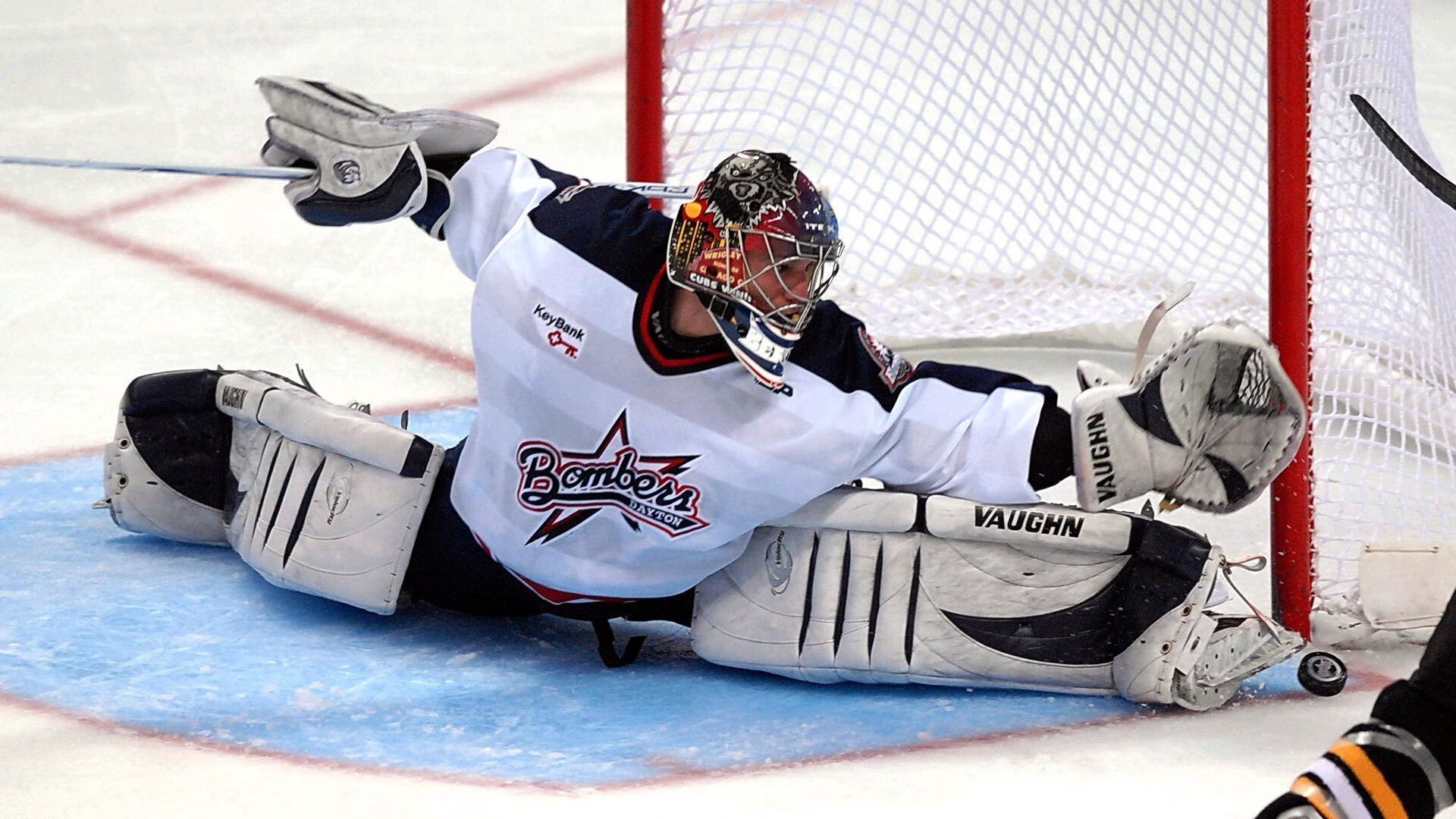 从战术符号到人性弧光,当德布劳内穿上白衣扛起慈善赛的星空