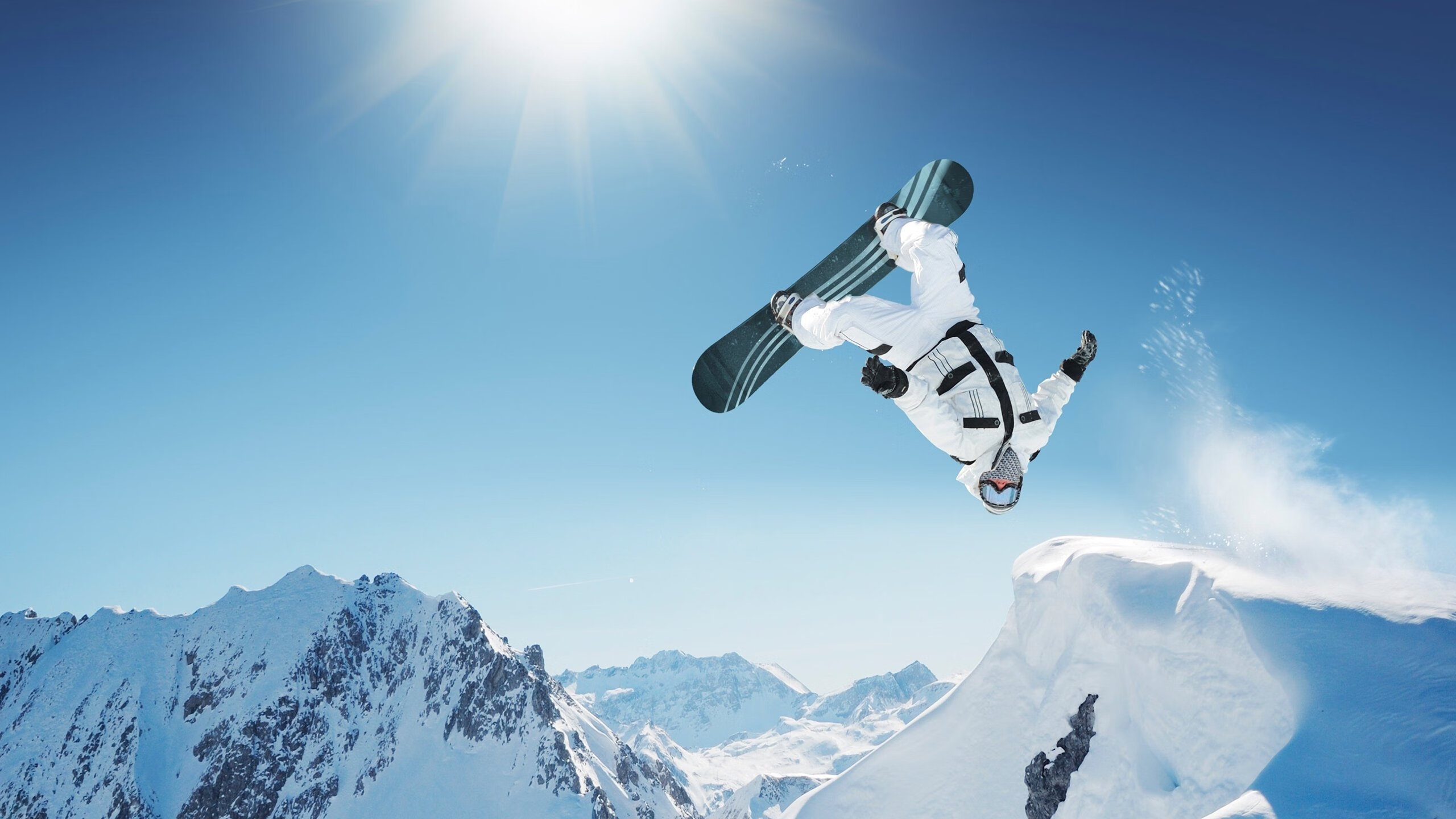 赛道奇迹与新王登基，梅赛德斯的逆转之夜与皮亚斯特里的扛旗之战